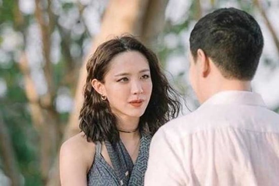 Cưới mẹ đơn thân, tôi tái mặt khi nghe được cuộc điện thoại của vợ