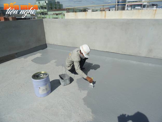 Sau mưa lớn, tường nhà, trần nhà thấm nước dẫn đến bong tróc, nứt vỡ: Xử lý như thế nào?-8