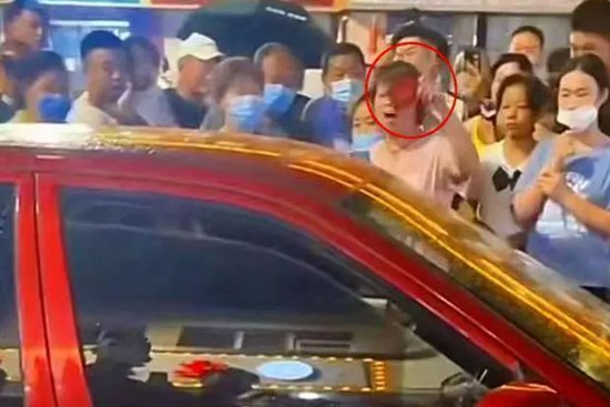 Vợ cầm giấy kết hôn chạy 50km bắt quả tang chồng ngoại tình