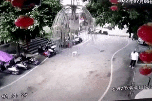 Nổ khí gas trong nhà thờ họ, 3 người bị bỏng nặng-1