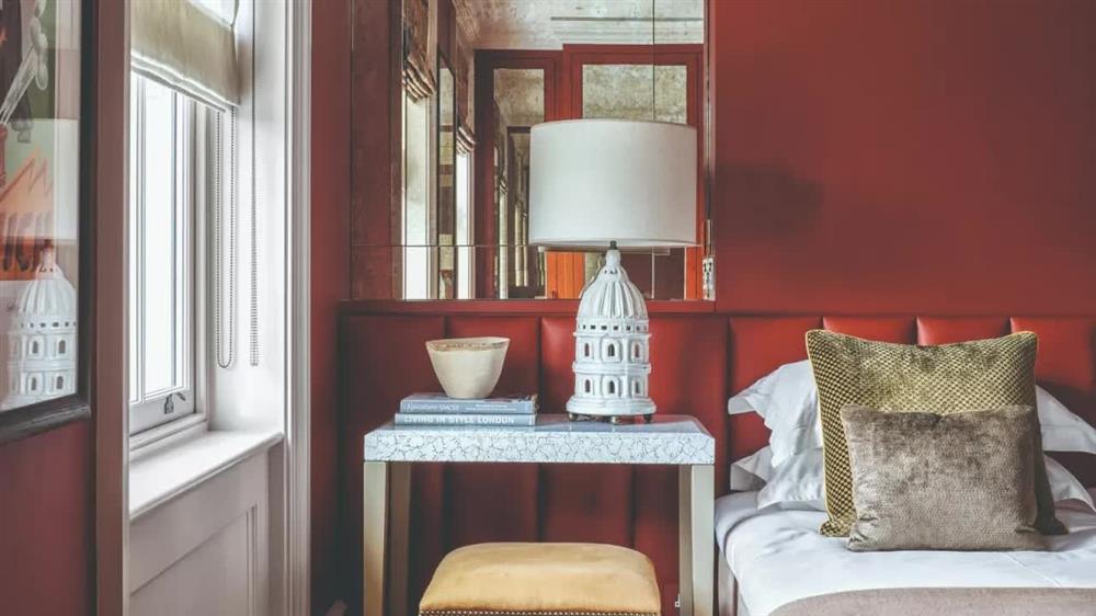 Chuyên gia phong thủy nói gì về việc đặt gương trong phòng ngủ?-1