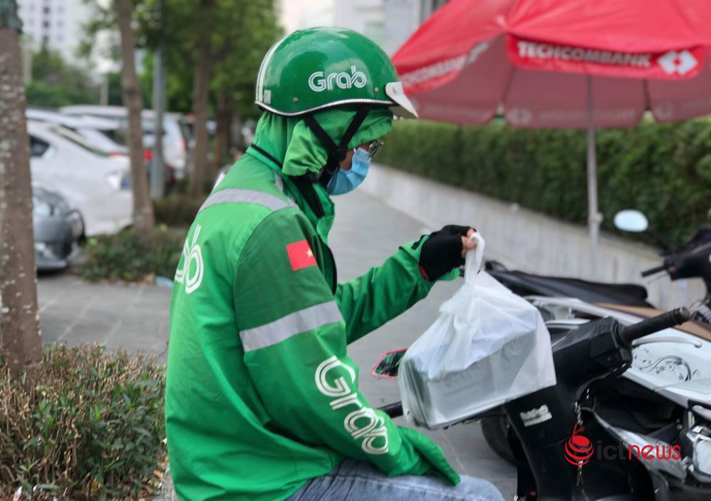 Grab áp phụ phí nắng nóng đối với nhiều dịch vụ-1