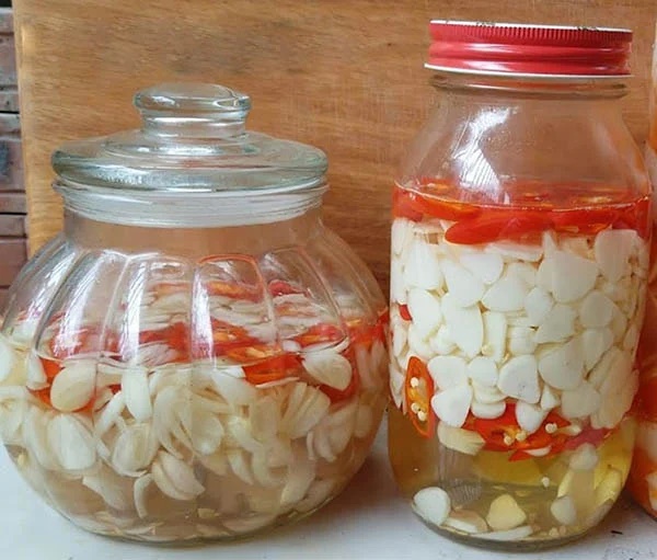 Tỏi ngâm giấm làm theo những bước này không bị xanh, không nổi váng lại để được lâu-1
