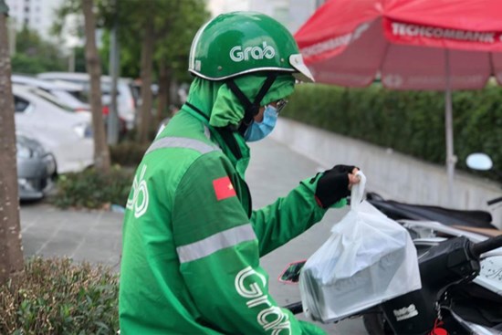 Grab áp 'phụ phí nắng nóng' đối với nhiều dịch vụ
