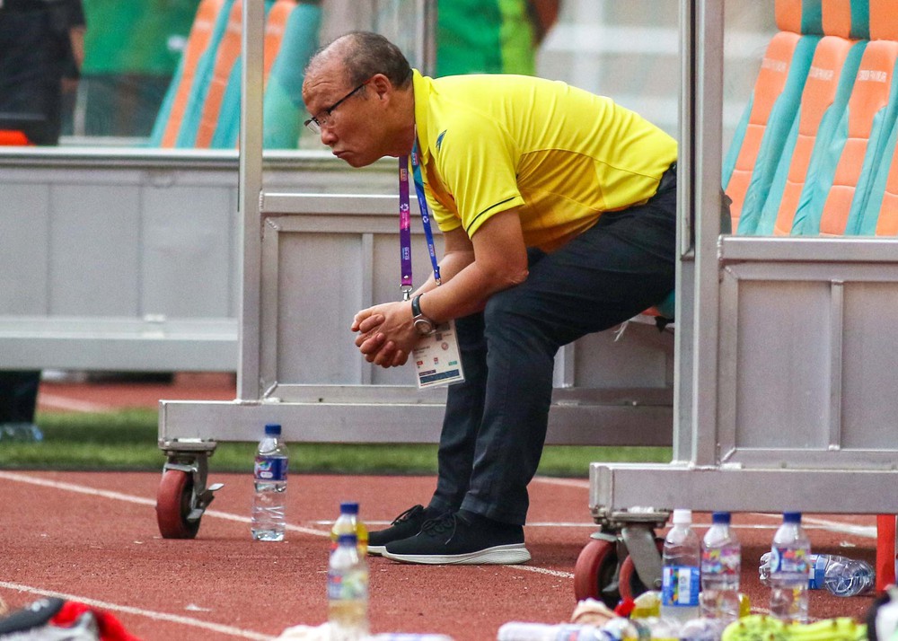 Thầy Park lần đầu hé lộ về 2 chuyến cấp cứu vì chứng bệnh khi làm huấn luyện viên-2