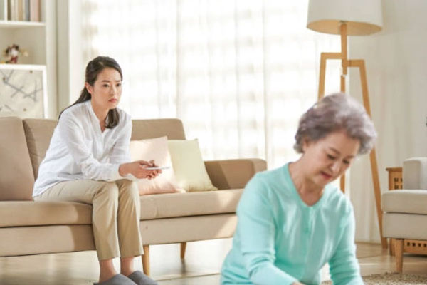 Bạn gái chung nhà không bao giờ tẩy trang cho đến khi lột sạch tiền tình trẻ mới lộ ra gương mặt thật gây sốc-2