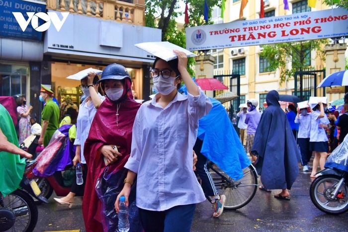 Thí sinh bước vào ngày thi cuối của kỳ thi tốt nghiệp THPT 2022-1