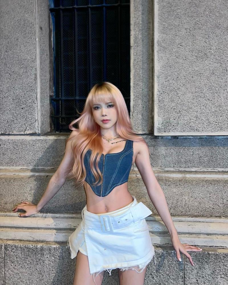 Thiều Bảo Trâm mặc đồ tập cạp trễ khoe cơ bụng cuồn cuộn-3