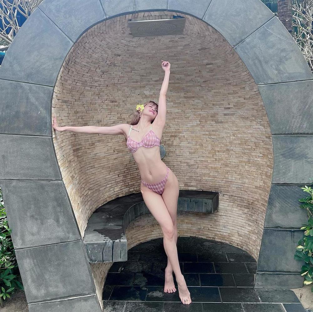 Thiều Bảo Trâm mặc đồ tập cạp trễ khoe cơ bụng cuồn cuộn-6