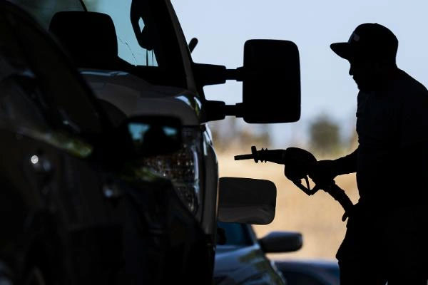 Người phụ nữ khóc trên tàu điện vì không thể trả nổi khoản vay mua nhà hé lộ sự thật của một lớp người trong xã hội-5