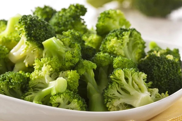 5 loại rau xanh tốt hơn cả sữa, phụ nữ sau tuổi 50 ăn đều sẽ bảo vệ collagen, xương khớp dẻo dai và luôn trẻ-3