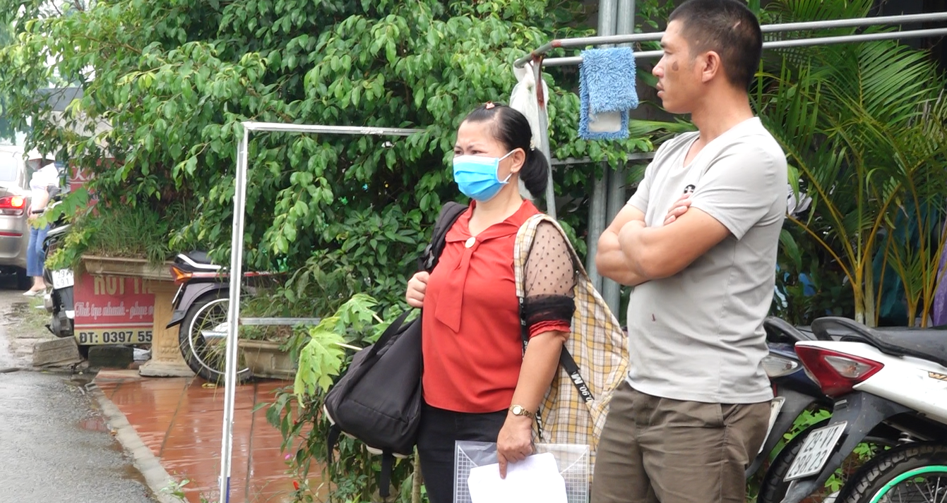 Phụ huynh vượt 40km, mang theo nồi cơm điện đưa con đi thi-2