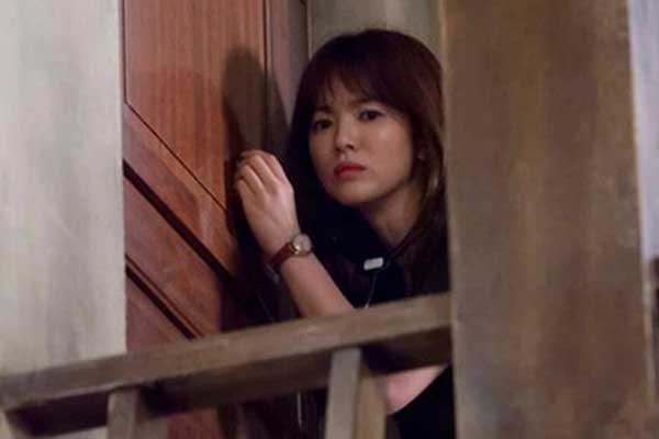 Vợ chồng đang đêm ngủ lại giật mình với hành động bất ngờ của mẹ chồng-2