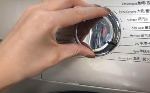 Máy giặt nửa năm không vệ sinh còn bẩn hơn bồn cầu, chỉ cần đổ một chai này là có thể giặt sạch hoàn toàn không cần tháo rời!-3