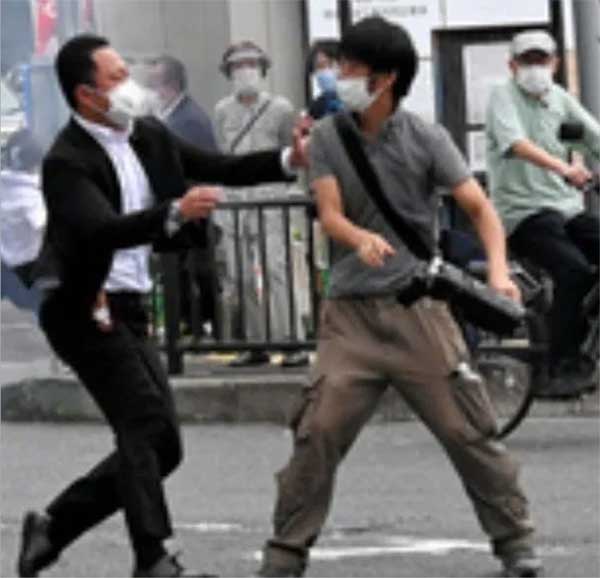 Cận cảnh hiện trường cựu Thủ tướng Nhật Bản Abe Shinzo bị bắn-5