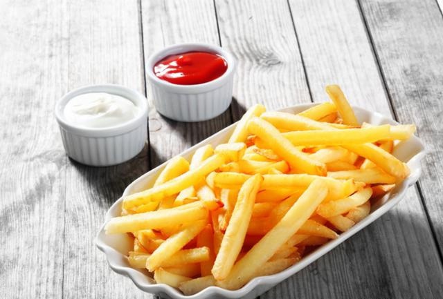 Chiên khoai tây đừng cho ngay vào chảo dầu, thêm 2 bước này khoai giòn ngon thơm nức như nhà hàng-9