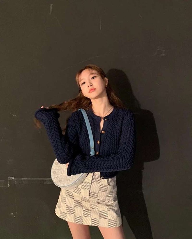 4 kiểu chân váy giúp sao Hàn mặc đẹp 365 ngày, bạn nên sắm ngay để sành điệu bằng chị bằng em-15