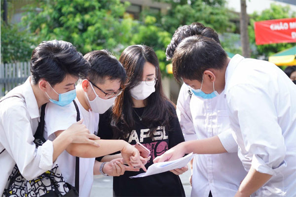 Bộ GD&ĐT: Không có việc lộ đề thi môn Ngữ văn, nghi vấn đề thi môn Toán đang xác minh-2