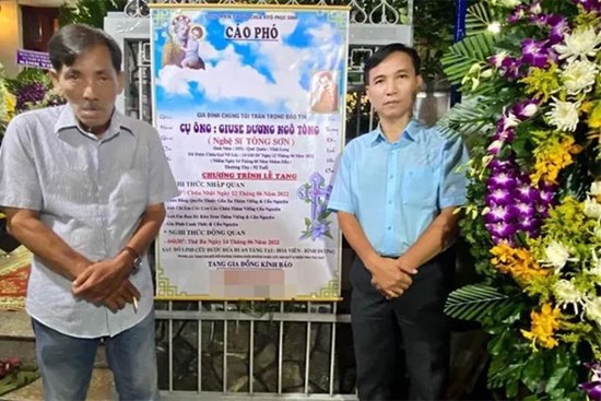 Thương Tín thần sắc ngày càng nhợt nhạt, hom hem