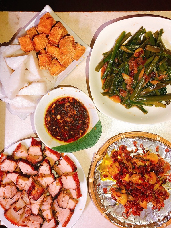 9x sang Nhật làm việc gặp&nbsp;bạn cùng phòng không biết nấu ăn, ai dè trổ tài làm nhiều món ngon, thịnh soạn như nhà hàng-6