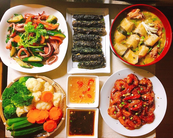 9x sang Nhật làm việc gặp&nbsp;bạn cùng phòng không biết nấu ăn, ai dè trổ tài làm nhiều món ngon, thịnh soạn như nhà hàng-1