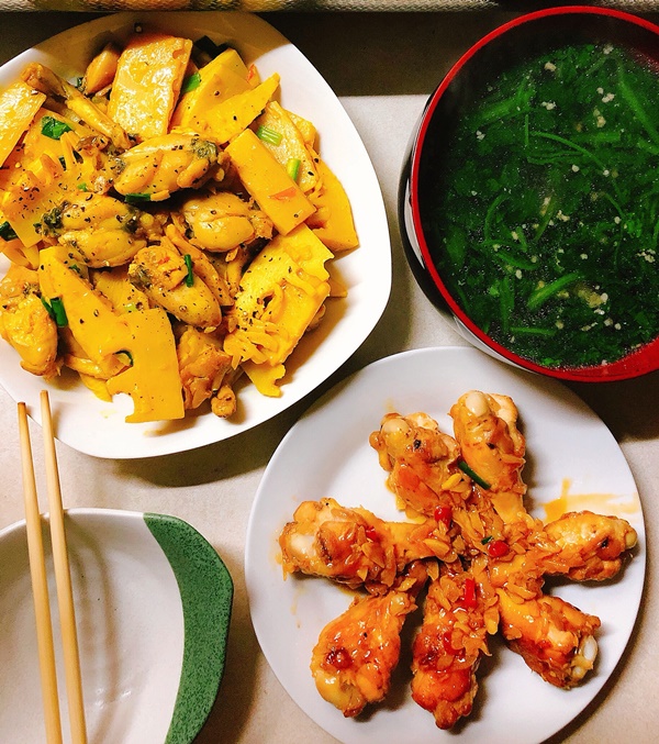 9x sang Nhật làm việc gặp bạn cùng phòng không biết nấu ăn, ai dè trổ tài làm nhiều món ngon, thịnh soạn như nhà hàng-4