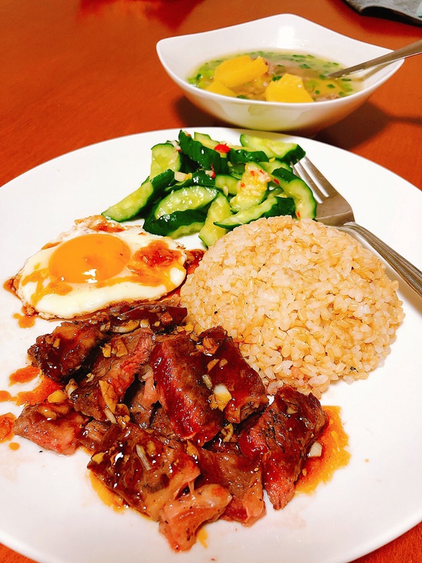 9x sang Nhật làm việc gặp bạn cùng phòng không biết nấu ăn, ai dè trổ tài làm nhiều món ngon, thịnh soạn như nhà hàng-8