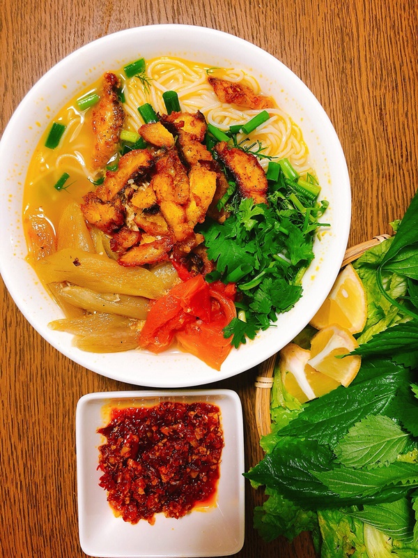 9x sang Nhật làm việc gặp bạn cùng phòng không biết nấu ăn, ai dè trổ tài làm nhiều món ngon, thịnh soạn như nhà hàng-19