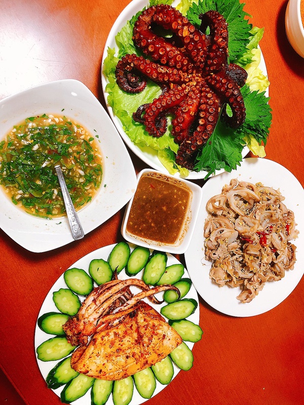 9x sang Nhật làm việc gặp bạn cùng phòng không biết nấu ăn, ai dè trổ tài làm nhiều món ngon, thịnh soạn như nhà hàng-11