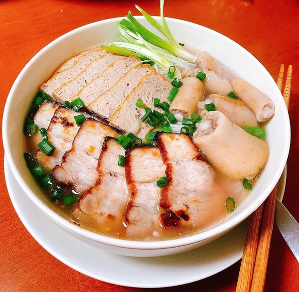 9x sang Nhật làm việc gặp&nbsp;bạn cùng phòng không biết nấu ăn, ai dè trổ tài làm nhiều món ngon, thịnh soạn như nhà hàng-22