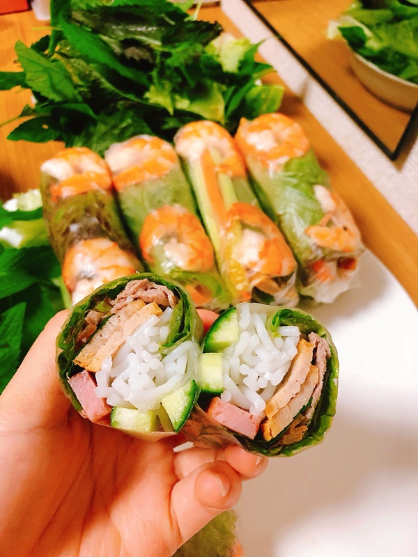 9x sang Nhật làm việc gặp bạn cùng phòng không biết nấu ăn, ai dè trổ tài làm nhiều món ngon, thịnh soạn như nhà hàng-29