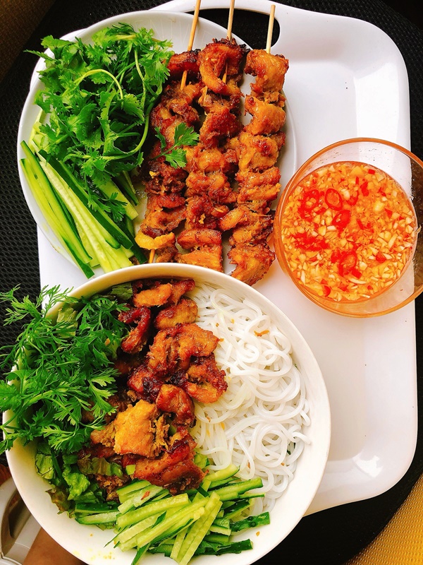 9x sang Nhật làm việc gặp bạn cùng phòng không biết nấu ăn, ai dè trổ tài làm nhiều món ngon, thịnh soạn như nhà hàng-26