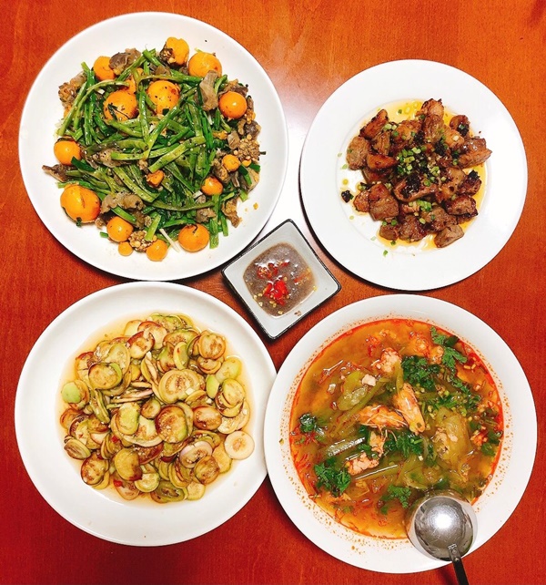 9x sang Nhật làm việc gặp bạn cùng phòng không biết nấu ăn, ai dè trổ tài làm nhiều món ngon, thịnh soạn như nhà hàng-16