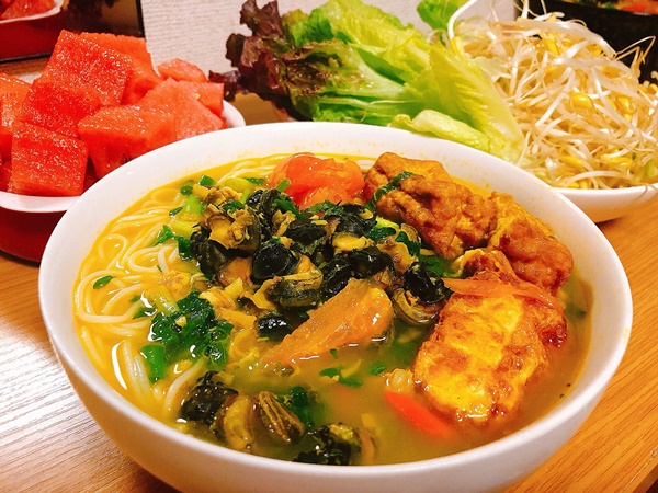 9x sang Nhật làm việc gặp bạn cùng phòng không biết nấu ăn, ai dè trổ tài làm nhiều món ngon, thịnh soạn như nhà hàng-18