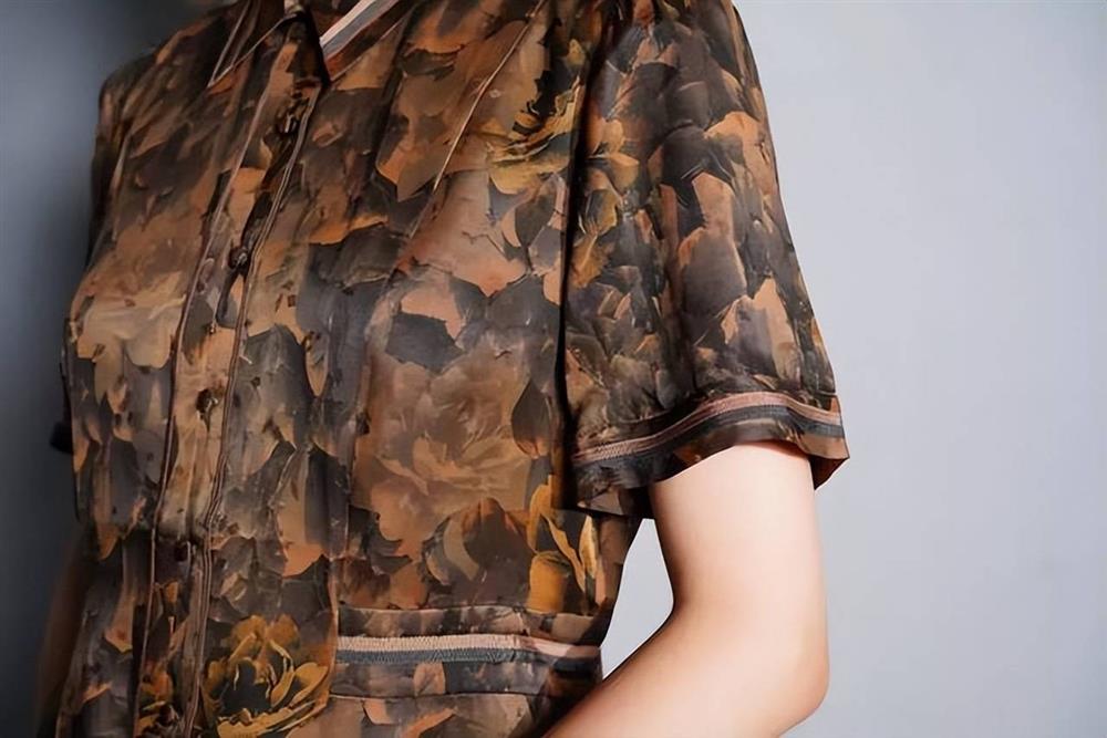 Đổ bia vào quần áo, bạn sẽ choáng với điều xảy ra-3