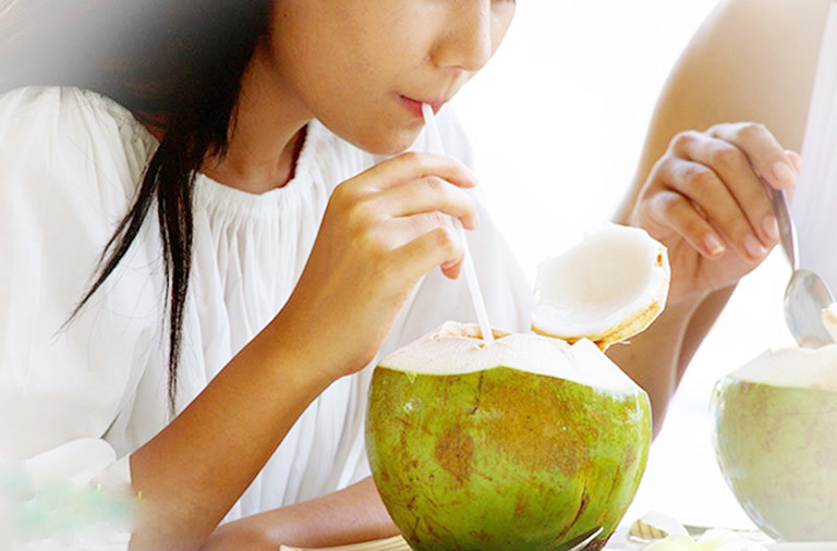 Bà bầu ăn gì để con da trắng môi đỏ ngay từ trong bụng mẹ-2