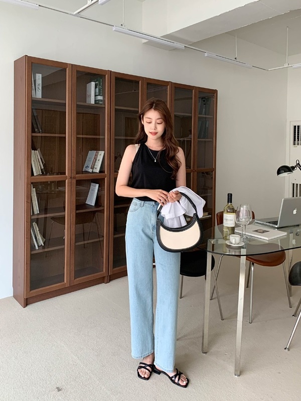 13 cách diện quần jeans với sandal tôn dáng tối ưu nhất-1