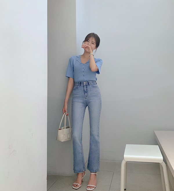 13 cách diện quần jeans với sandal tôn dáng tối ưu nhất