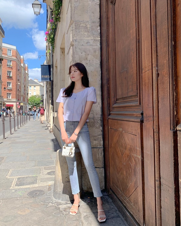 13 cách diện quần jeans với sandal tôn dáng tối ưu nhất-7