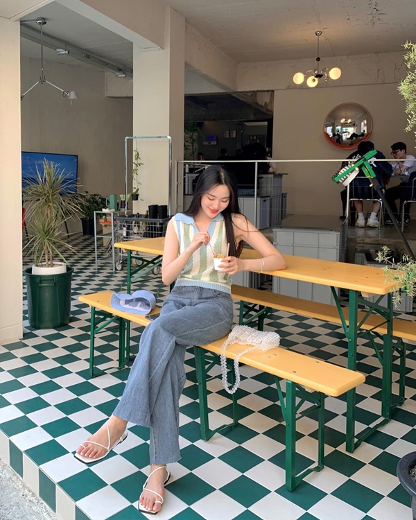 13 cách diện quần jeans với sandal tôn dáng tối ưu nhất-11