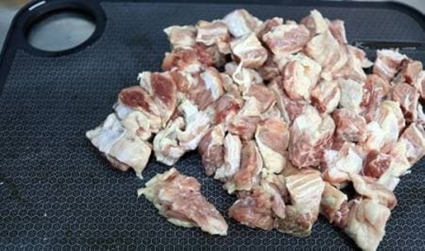 Thịt bò hầm trong nồi cơm điện thơm ngon, hấp dẫn, người lười biếng cũng thích-2