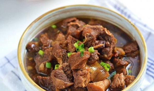 Thịt bò hầm trong nồi cơm điện thơm ngon, hấp dẫn, người lười biếng cũng thích-10