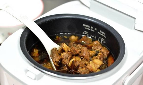 Thịt bò hầm trong nồi cơm điện thơm ngon, hấp dẫn, người lười biếng cũng thích-8
