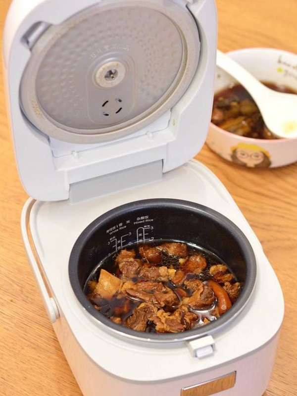Thịt bò hầm trong nồi cơm điện thơm ngon, hấp dẫn, người lười biếng cũng thích-9