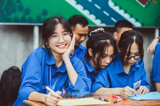 Nụ cười tỏa nắng của các tình nguyện viên tiếp sức mùa thi 2022