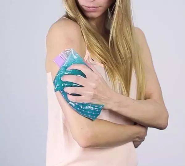 Đổ nước giặt vào túi zip rồi cho vào tủ lạnh đến khi đông lại, bạn sẽ bất ngờ bởi công dụng tuyệt vời này-3