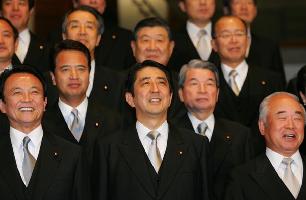 Cuộc đời của cựu Thủ tướng Nhật Bản Abe Shinzo qua những hình ảnh đáng nhớ-5