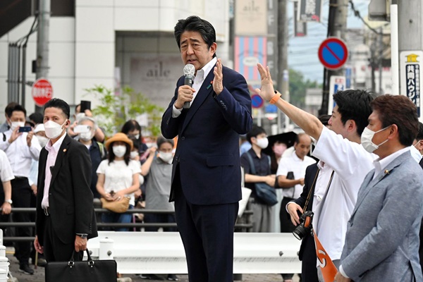 Cuộc đời của cựu Thủ tướng Nhật Bản Abe Shinzo qua những hình ảnh đáng nhớ-16
