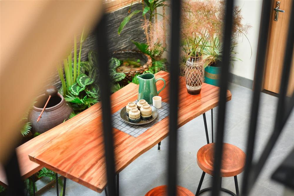 Ngôi nhà trong ngõ ngập cây xanh, góc bàn ăn thật chill bên khu vườn nhỏ-5