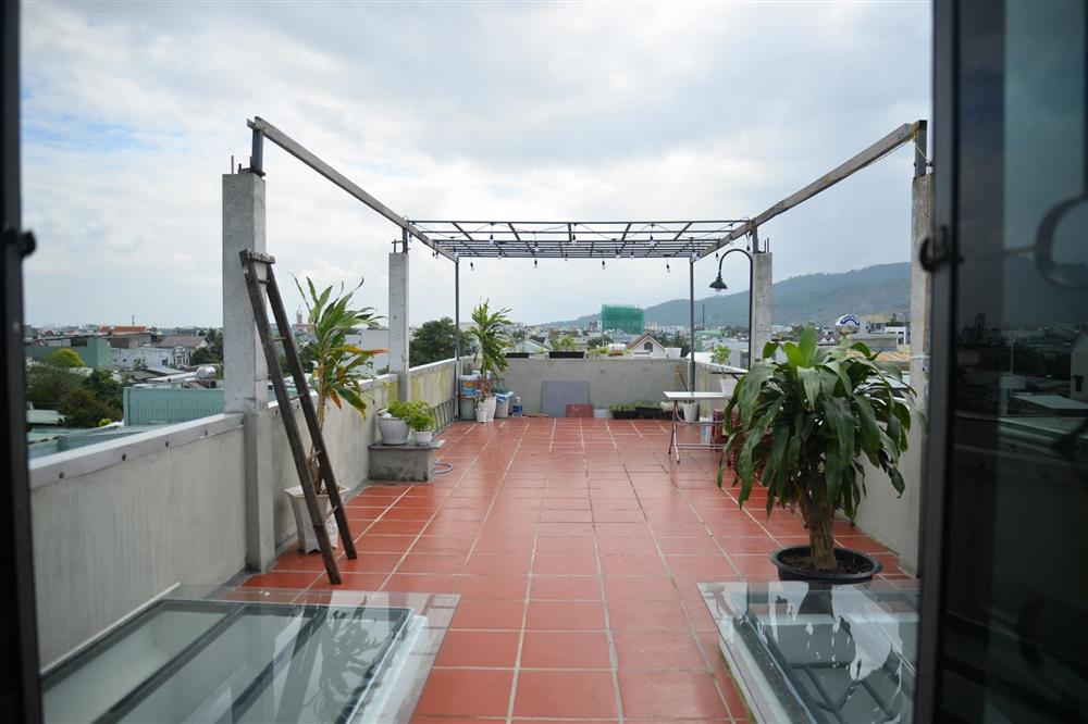 Ngôi nhà trong ngõ ngập cây xanh, góc bàn ăn thật chill bên khu vườn nhỏ-25